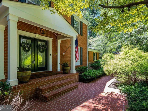 10015 Saddle Rd, Vienna, VA 22181