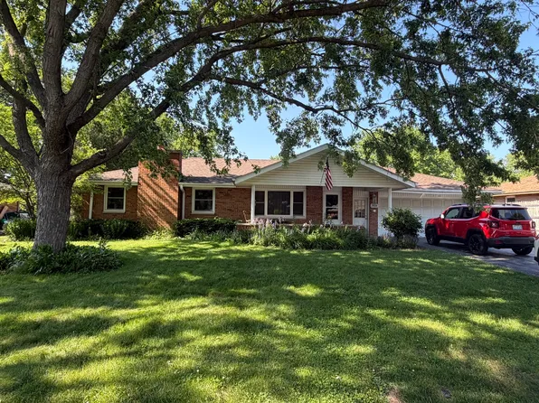 309 Calkins Dr, Sugar Grove, IL 60554