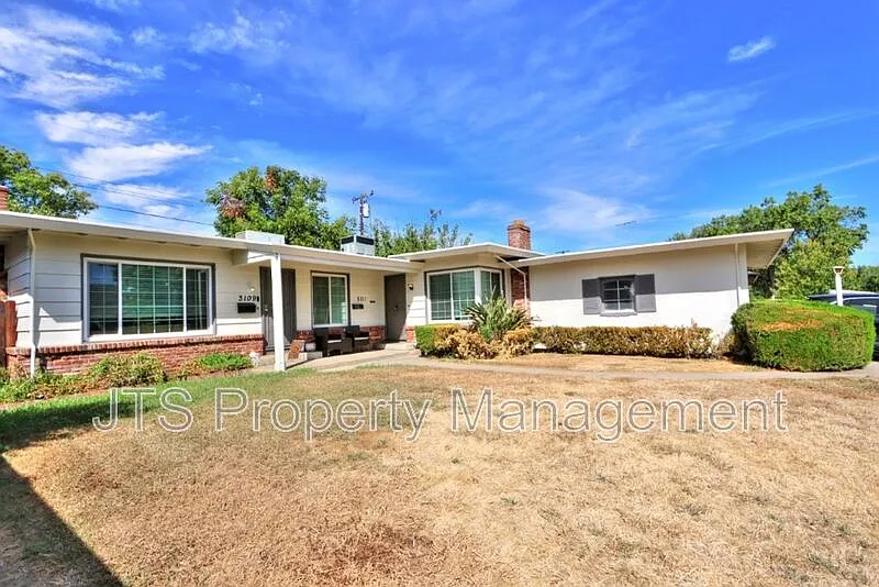 2 bed, 1.0 bath, 900 sqft, $1,600 — Photo 1