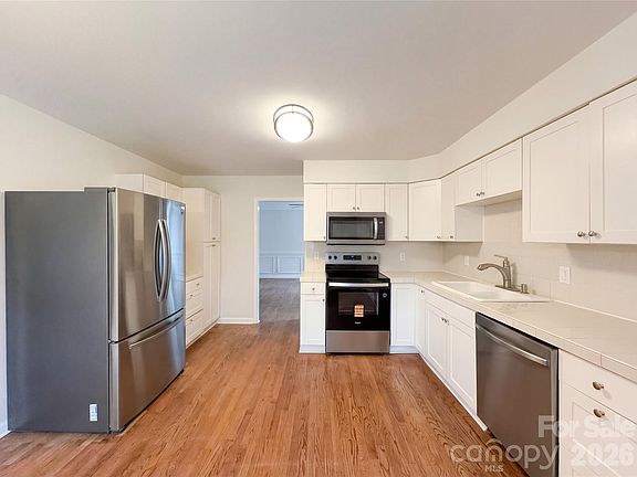 2nd image of 3695 Lake Shore Rd S