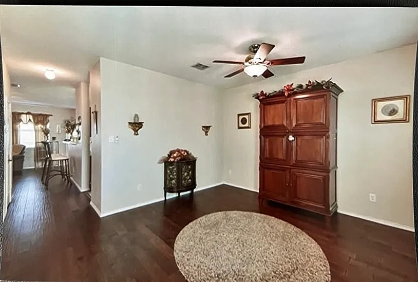 3 bed, 1817 sqft, $2,200 — Photo 2