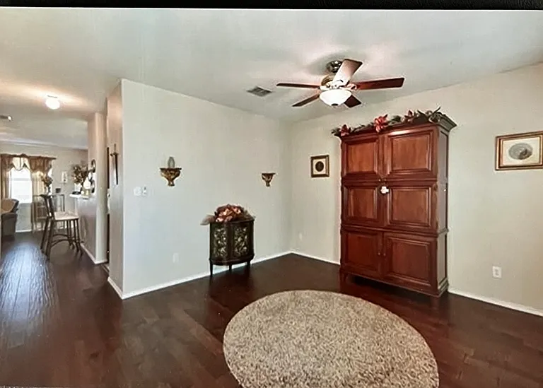 903 Dunkirk Ln — Photo 2