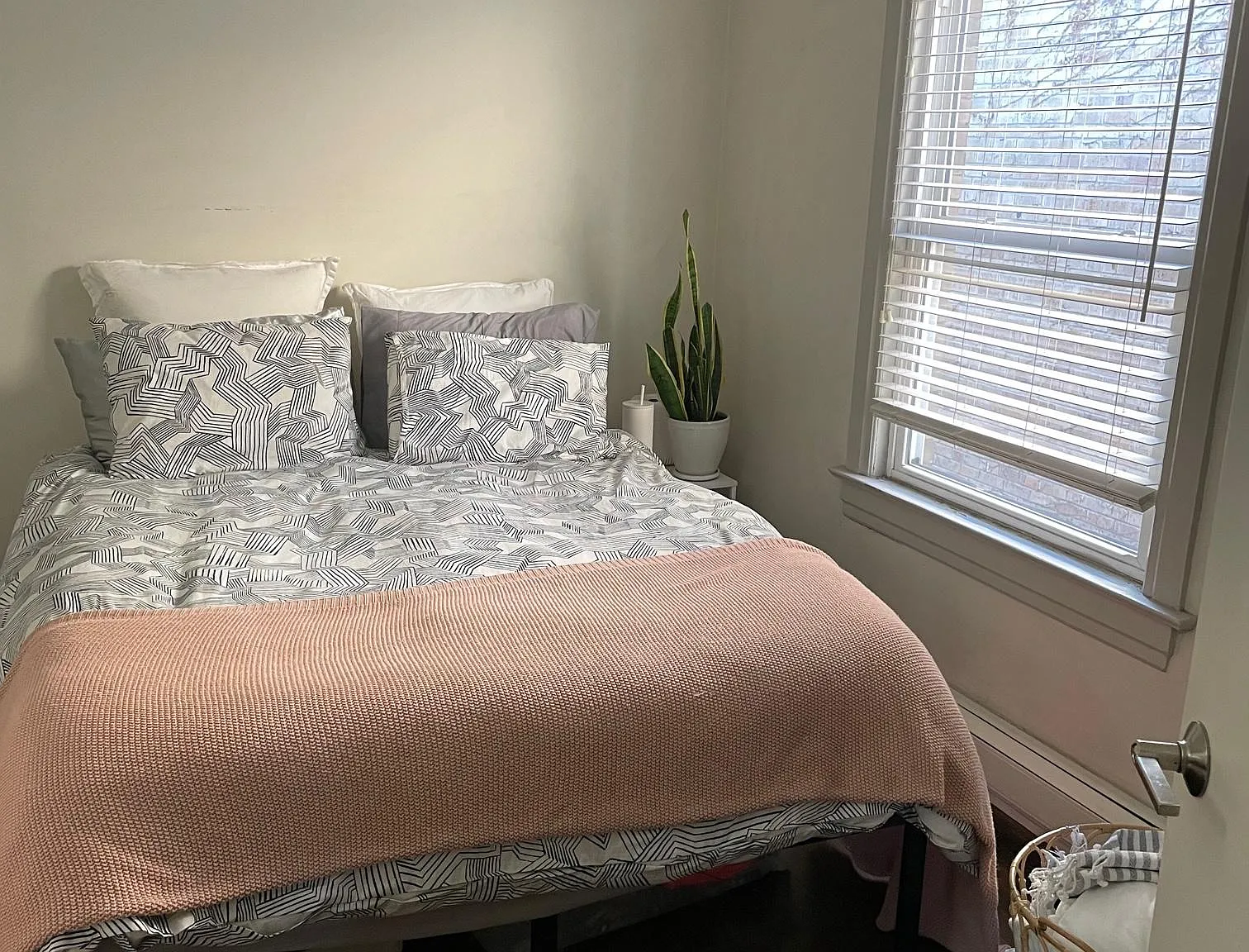 2 bed, 800 sqft, $2,300 — Photo 3