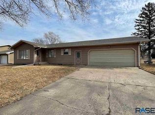 304 N Bell St, Howard, SD 57349