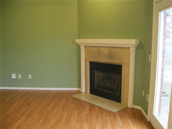 3rd image of 805 SE Jon Dr