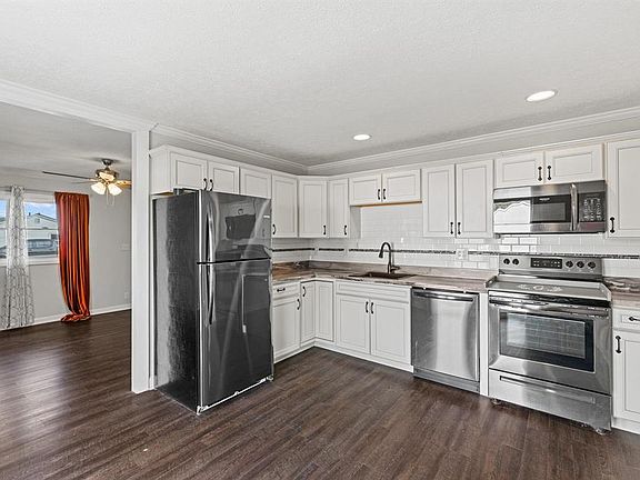 4th image of 706 Danberry St