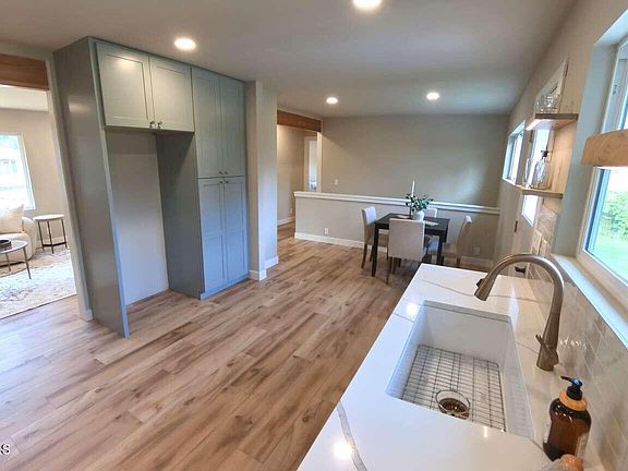 4th image of 1308 E Adeline Ave