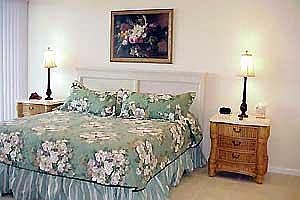 3rd image of 915 Eisenhower Dr #401