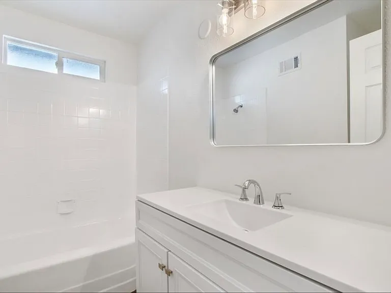 1121 W Holguin St — Photo 19