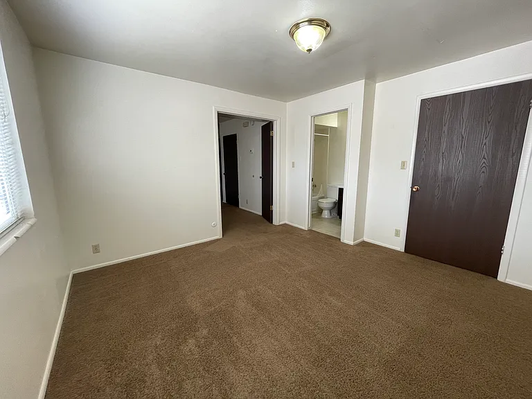 624 N Main St — Photo 8