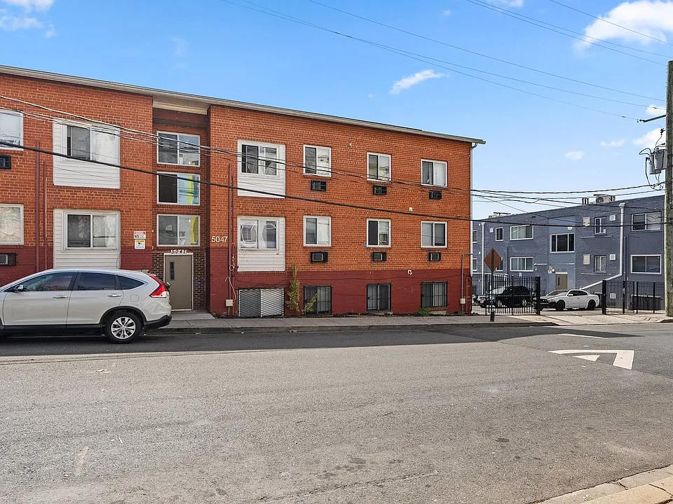 5047 D St SE #204