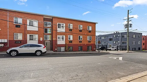 5047 D St SE #204 Photo 1
