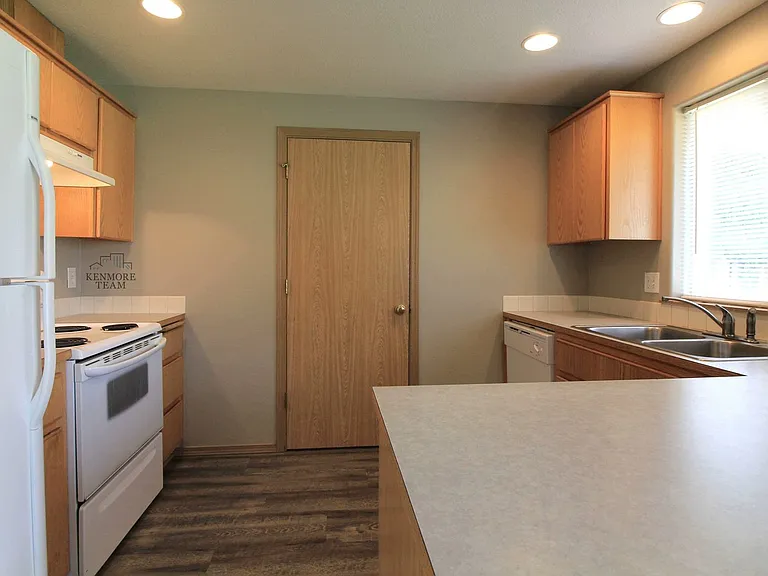 8411 Stutz Dr — Photo 2