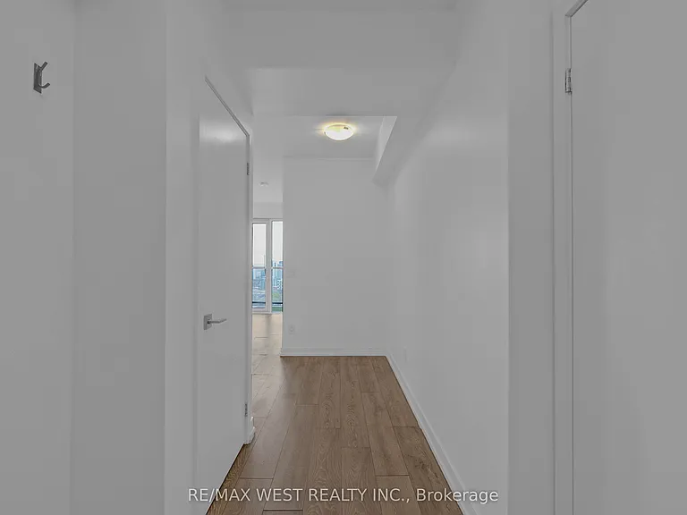 159 Wellesley St E #2006 — Photo 5