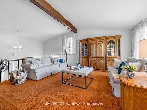 5th image of 32 Highbrook Dr