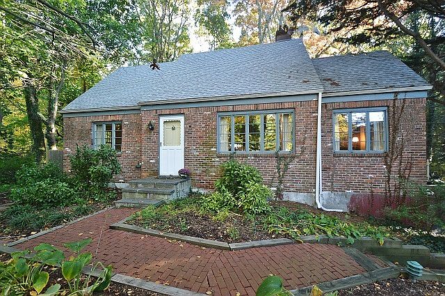 1st image of 14 Winthrop Dr