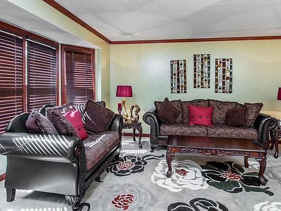 3rd image of 338 Woodbridge Gln