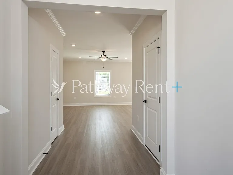 139 Wembury Ln — Photo 3