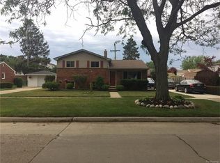 9025 Hubbard St, Livonia, MI 48150
