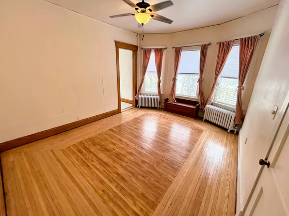 604 S Main St #5, Fairfield, IA 52556