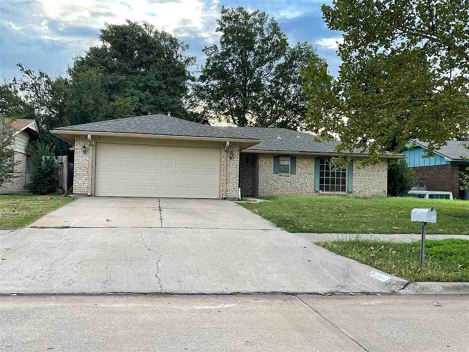 1st image of 2409 NW Robinhood Dr