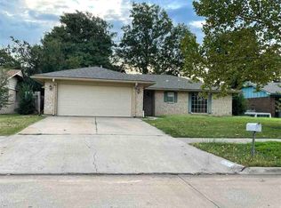 2409 NW Robinhood Dr, Lawton, OK 73505