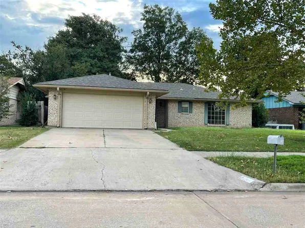 2409 NW Robinhood Dr, Lawton, OK 73505