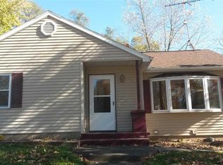 3205 N 3rd St, Clinton, IA 52732