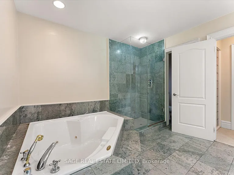 67 Agincourt Dr — Photo 38