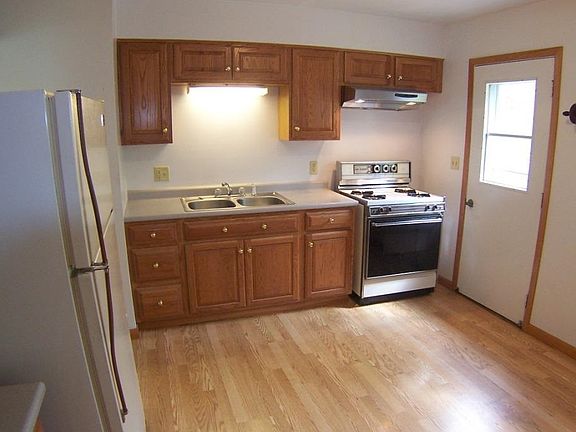 4th image of 9417 11th St W