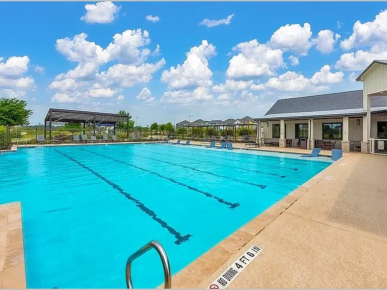 Swimming pool with swimming laps