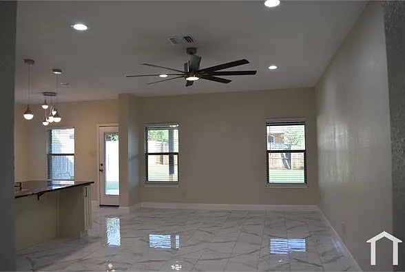 411 Paddock Ln — Photo 10