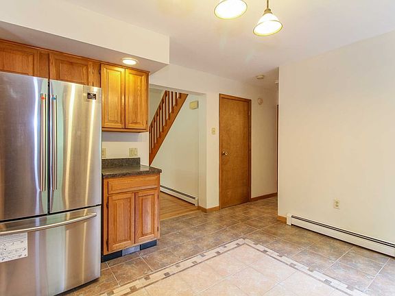 5th image of 49 Patricia Ln