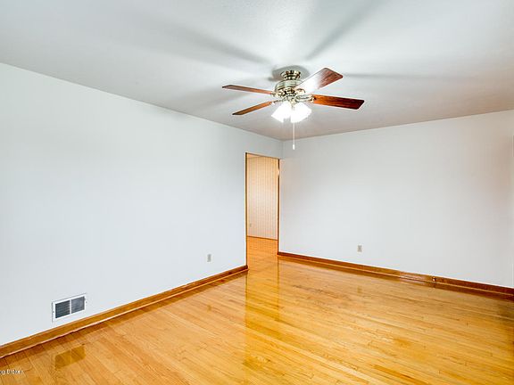 5th image of 219 Jackie Way