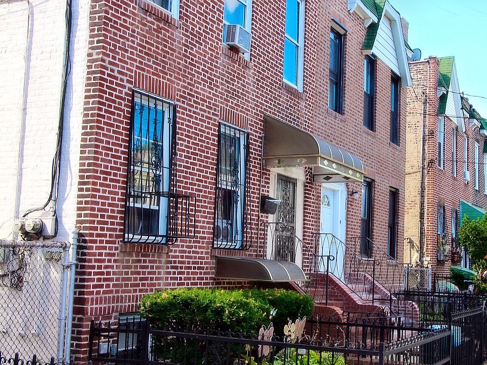 1st image of 1025 E 93rd St