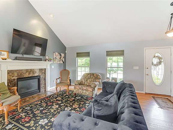5th image of 131 Waterstone Dr