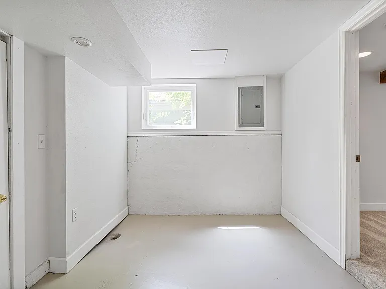 3908-3910 SE Woodward St #3908 — Photo 33
