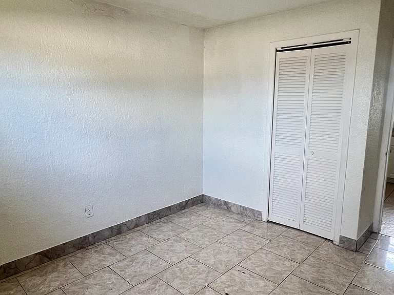 1742 NW 29th Way — Photo 9