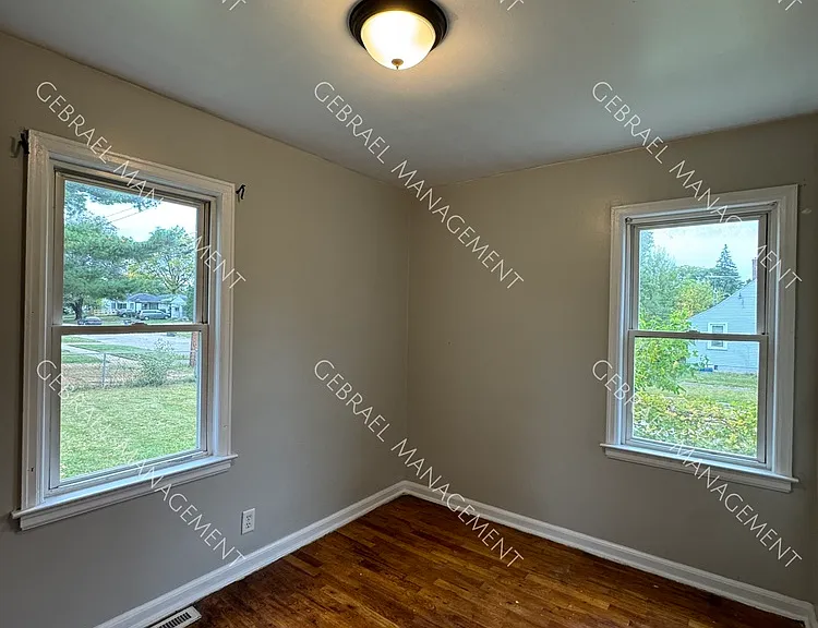 952 Salisbury Ave — Photo 10