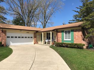 23930 Creekside Dr, Farmington Hills, MI 48336