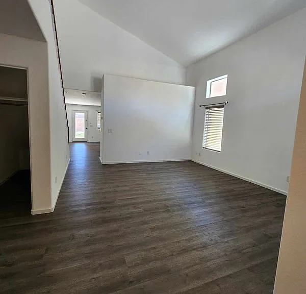 42065 W Hillman Dr — Photo 3