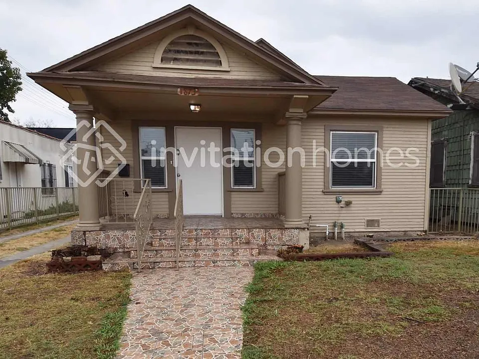 1873 W 38th Pl