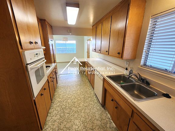 5th image of 4981 Hemlock St