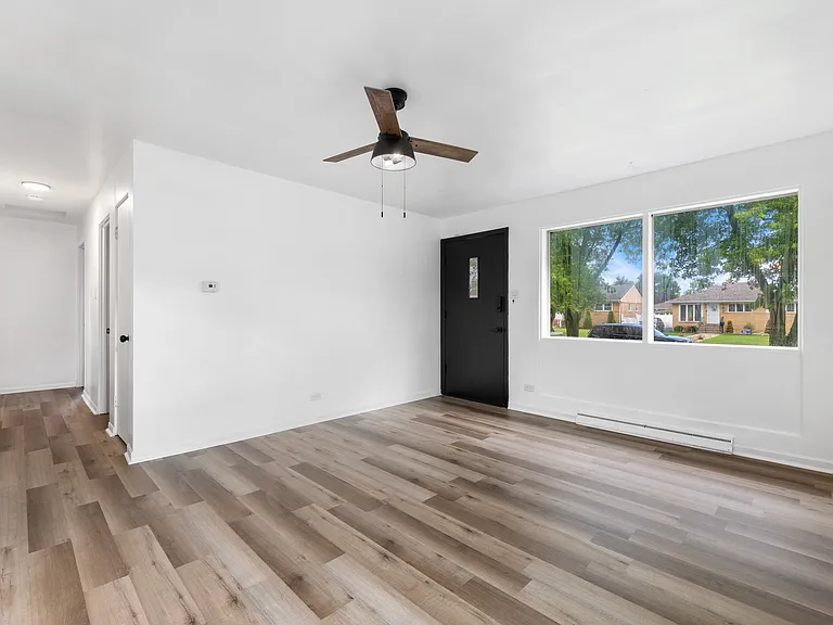182 W 29th Pl — Photo 3