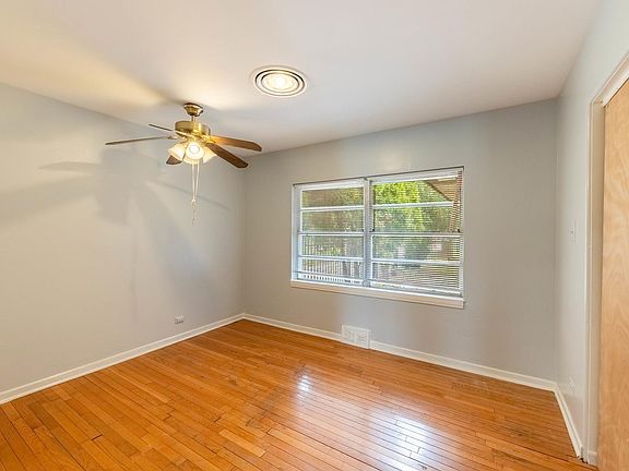 3rd image of 3845 Euclid Ave #1
