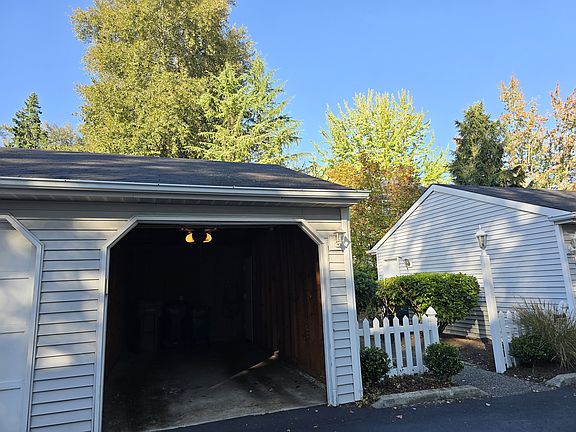 2nd image of 10257 NE 129th Ln