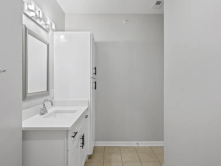 Monmouth Row Apartments — Photo 133