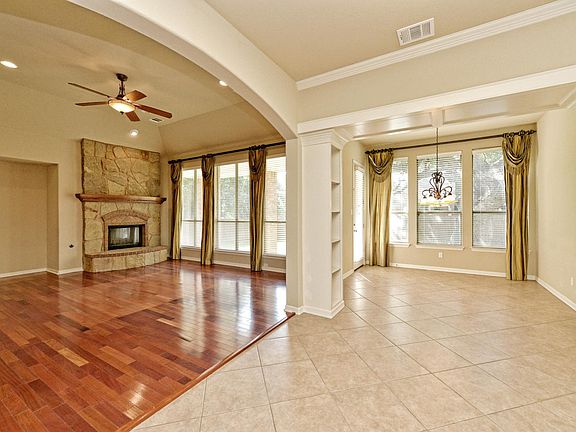 4th image of 823 Hidden Glen Dr