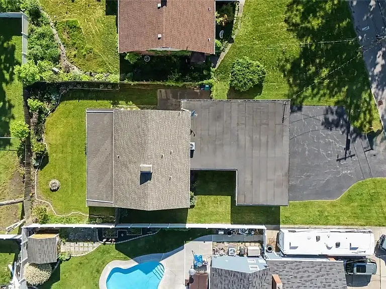9326 Rivershore Dr — Photo 31