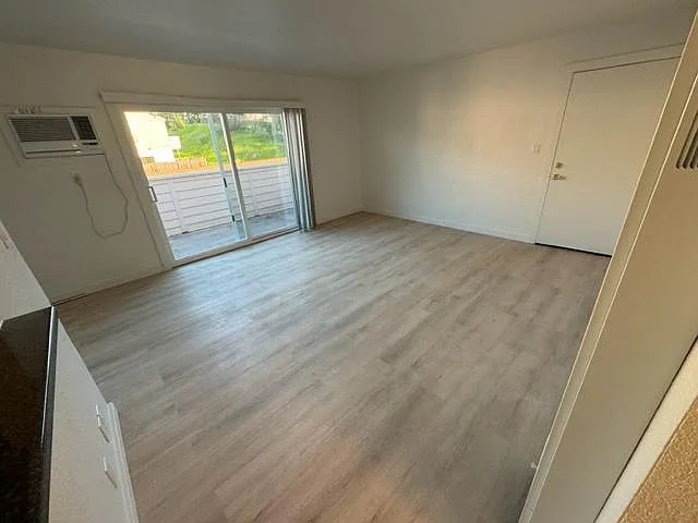 2 bed, 840 sqft, $2,200 — Photo 3
